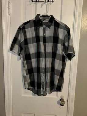 TRUE ROCK Black & Gray Plaid Short-Sleeve Button-Down Shirt